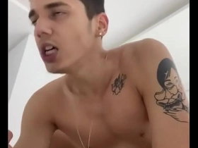 Aplaudiendo en el cuarto